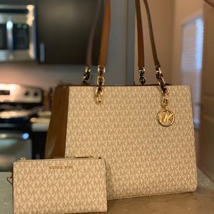 Michael Kors Tan and White tote w matching wallet